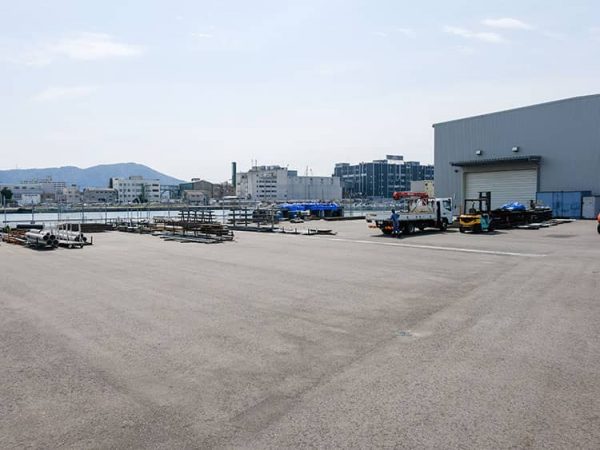 アプリバー：ヤード風景