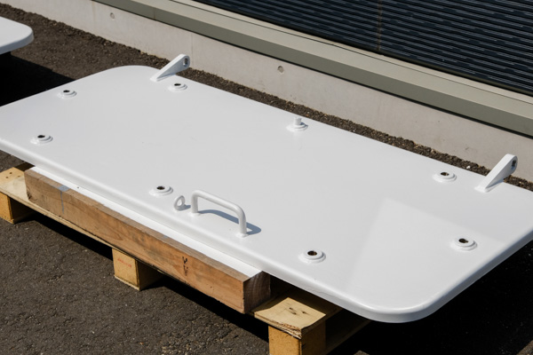 アプリバー：船舶用部品、クリップ式済密扉